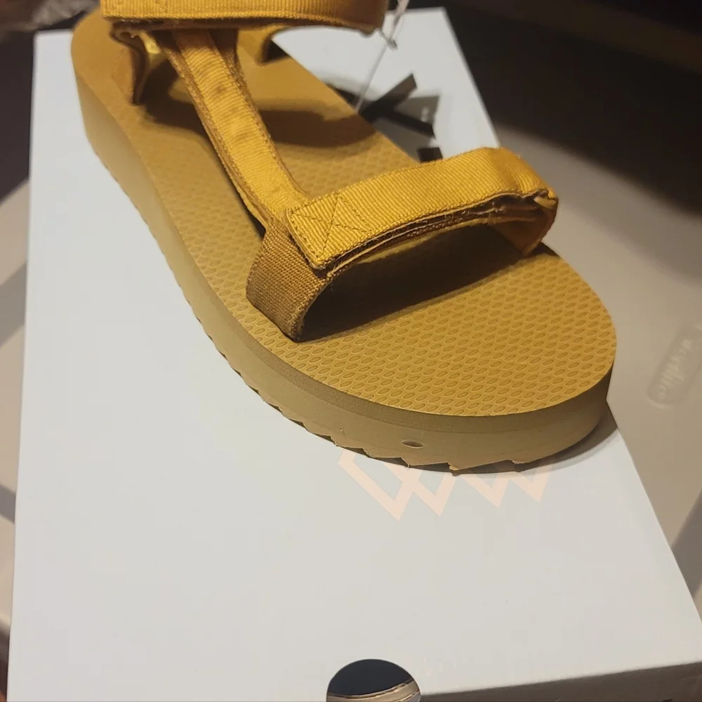 Women's Size 9 - Picture 1 of 2